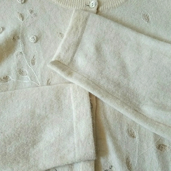 Vintage Lambs Wool Blend Beaded Embroidered Cutest Cardi Ever - Picture 11 of 16